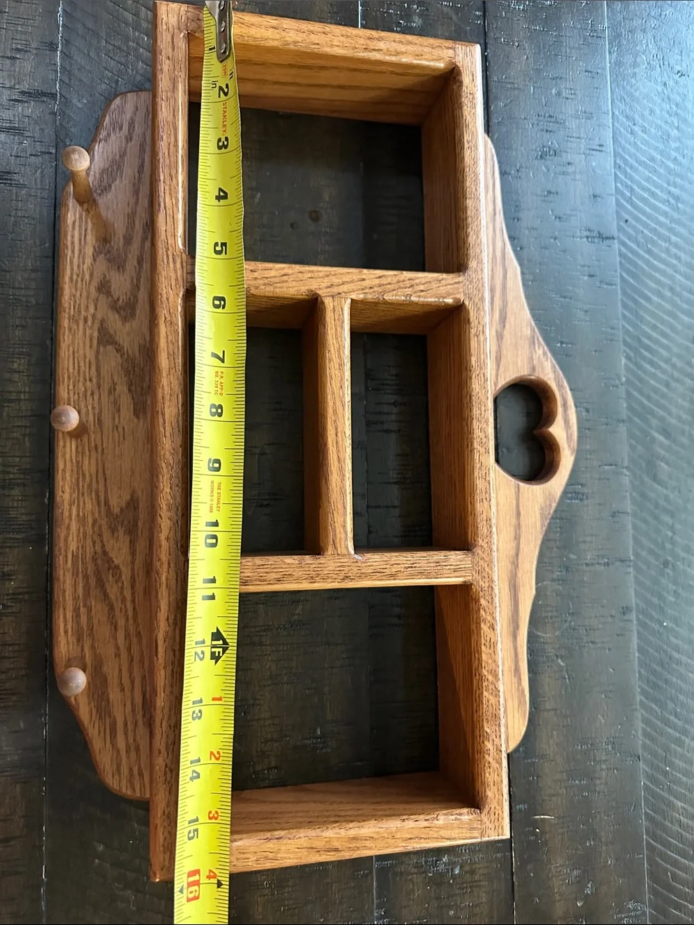 Wooden Heart Shelf. *great condition* 3 pegs.